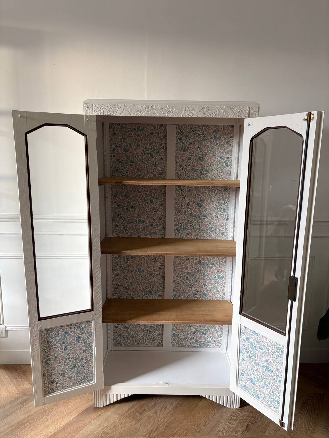 Parisian Art Deco display cabinet