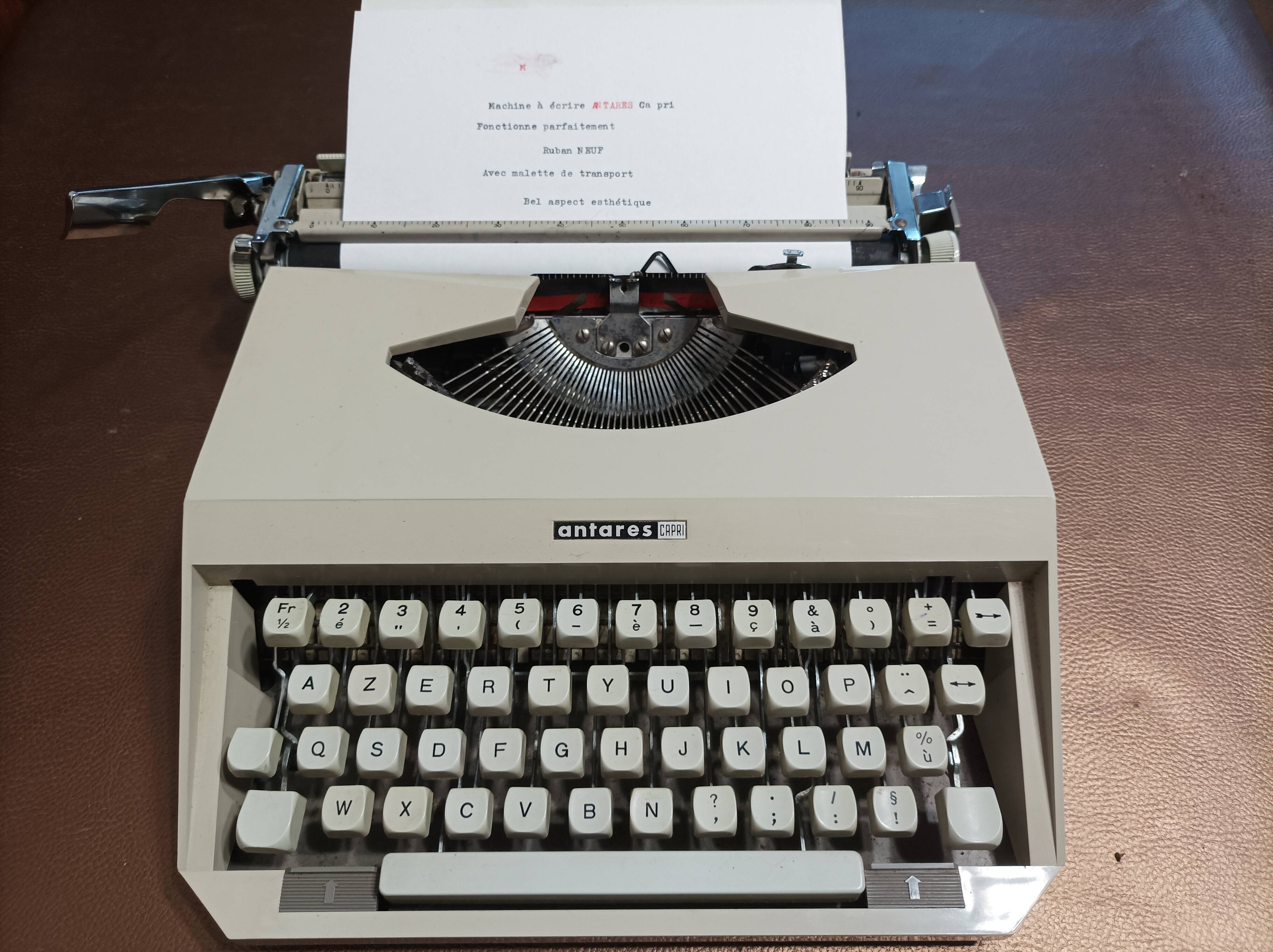 Antares Capri model typewriter from the 1960s (RARE)