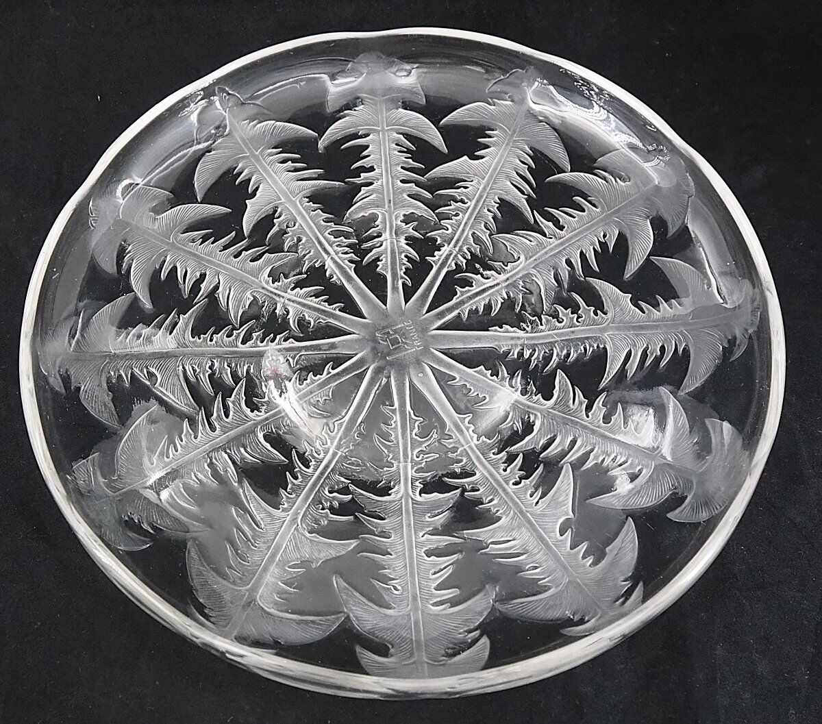 Dandelion cup signed Lalique VDA, glassware from Alsace