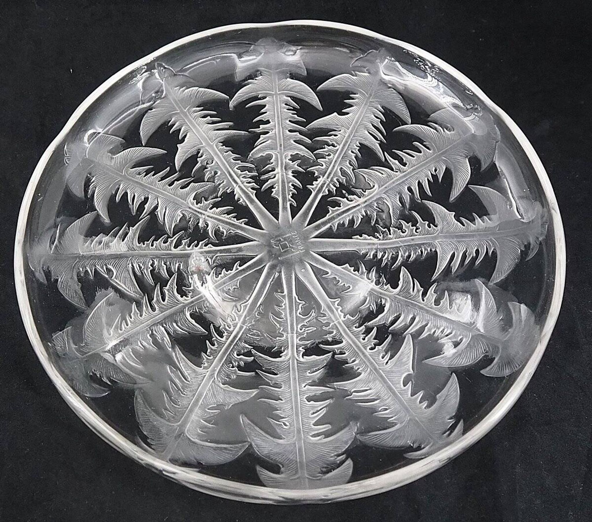 Dandelion cup signed Lalique VDA, glassware from Alsace