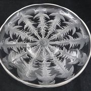 Dandelion cup signed Lalique VDA, glassware from Alsace