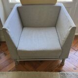 Une paire de fauteuils Eastside par Ettore Sottsass. Édition Knoll.