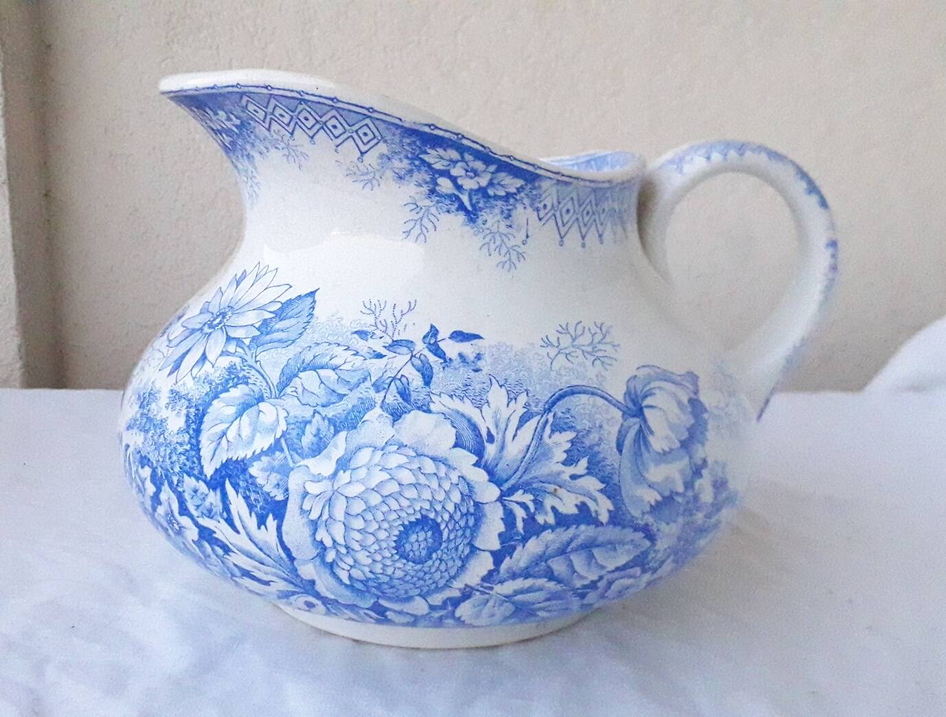 Pitcher jug in Saint Amand earthenware.