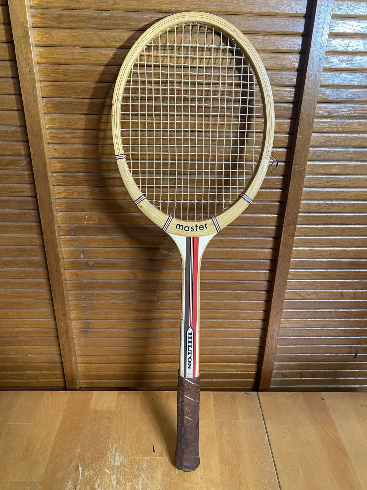 Vintage tennis racket hilton master wood + vintage cover