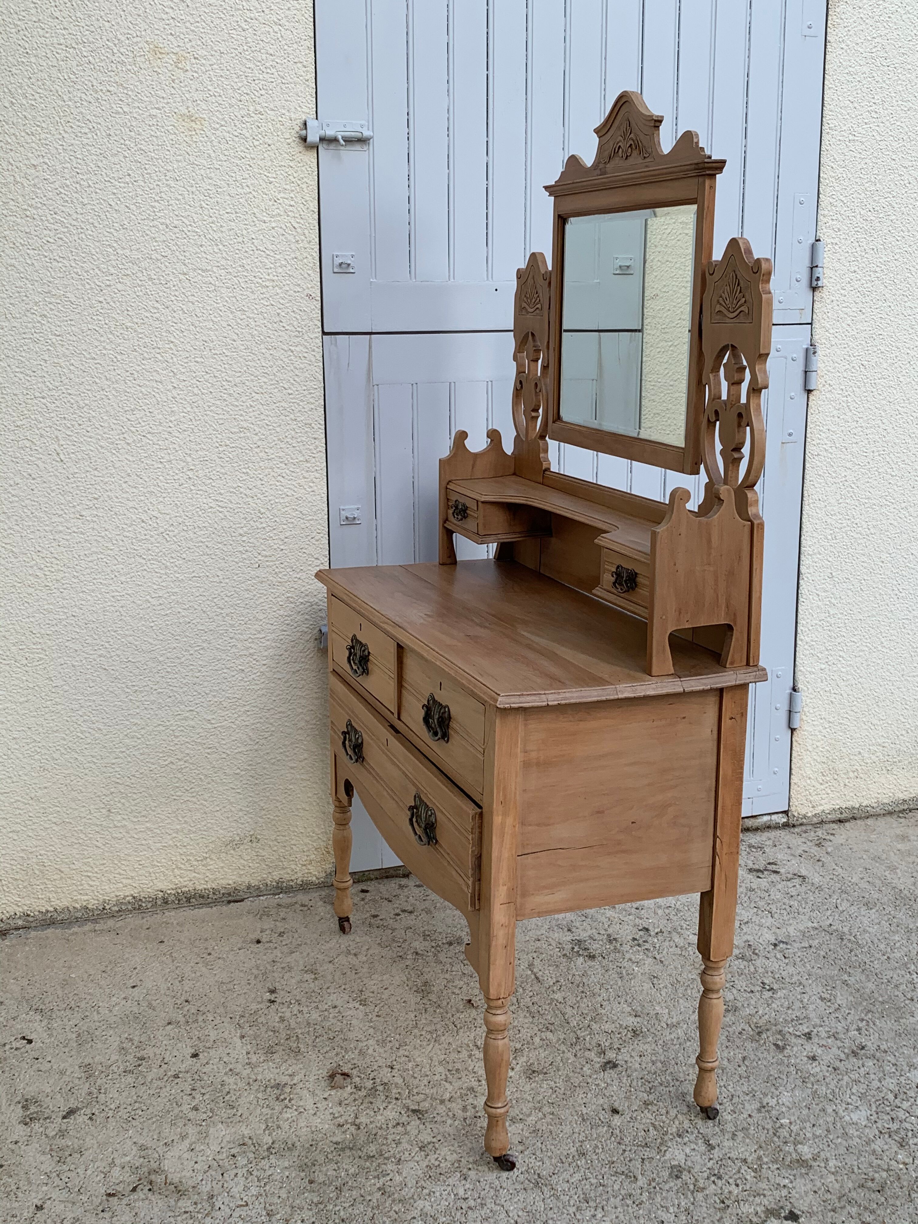 English dressing table 1900