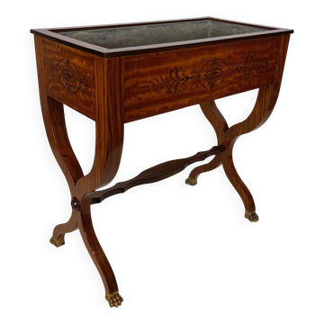 Mahogany jardinière inlaid with amaranth, with an "X" base and claw feet in bronze from the Charles X period.