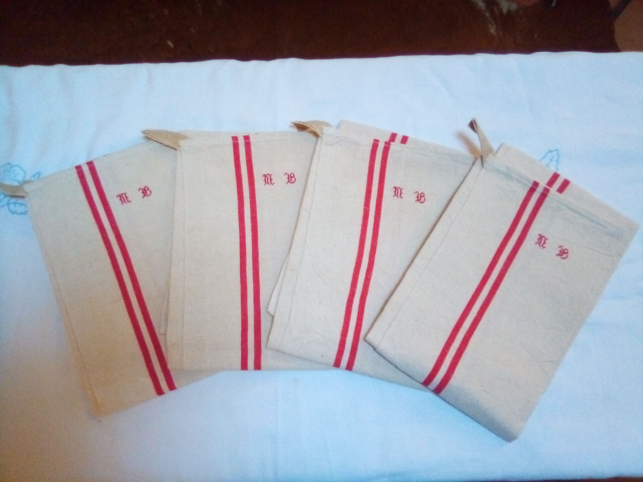 4 torchons anciens monogrammes