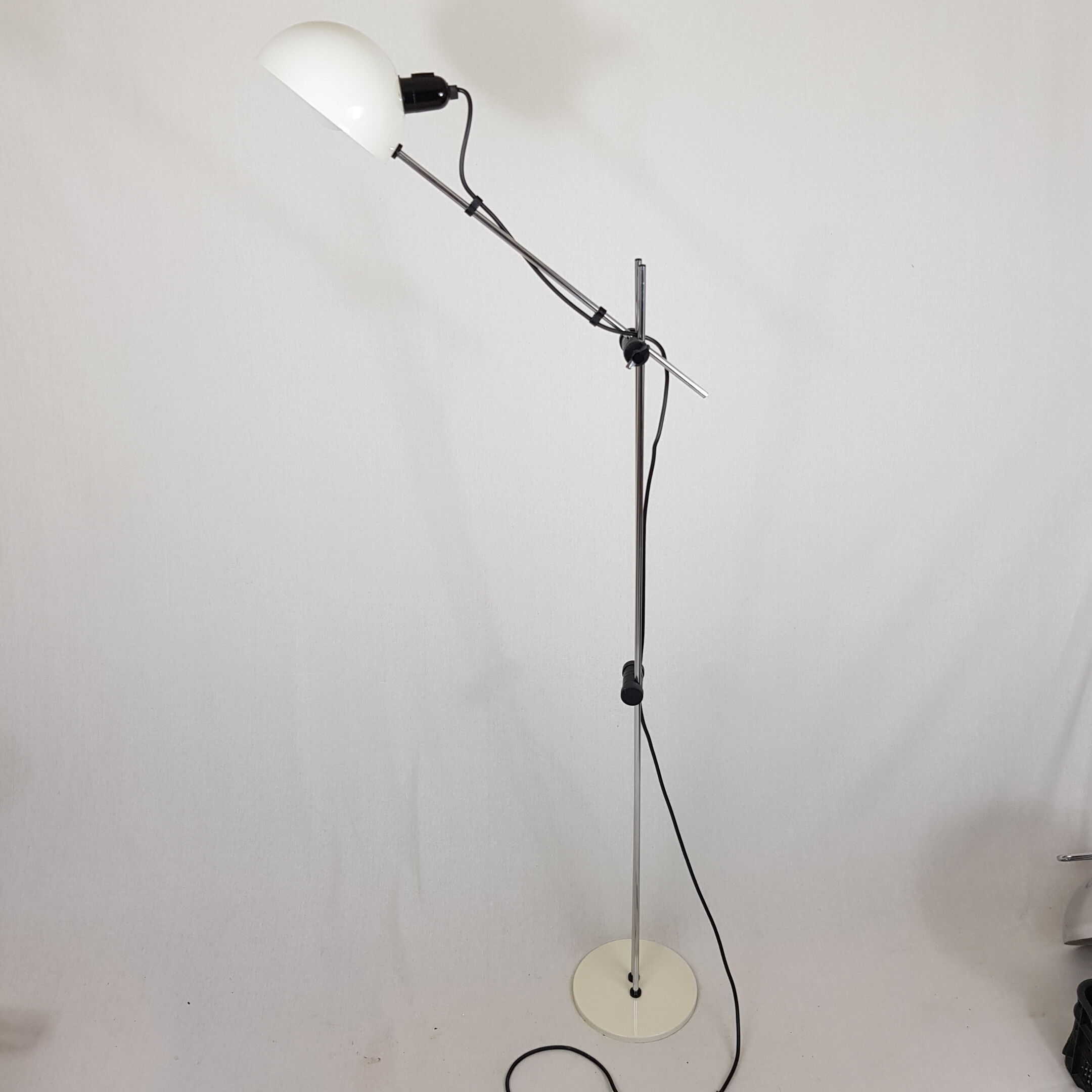 Italian articulated lamppost