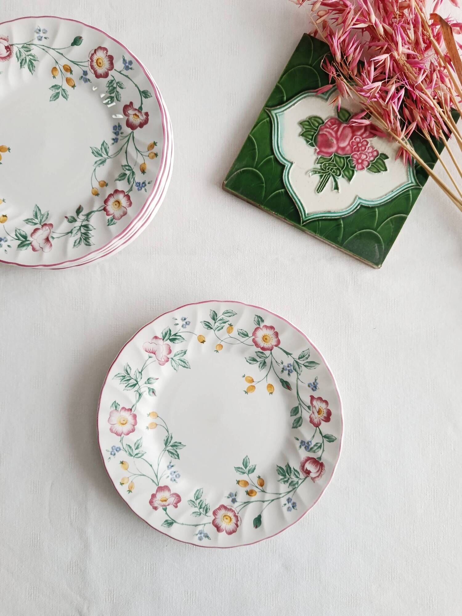 Set of 6 dessert plates Churchill, briar rose