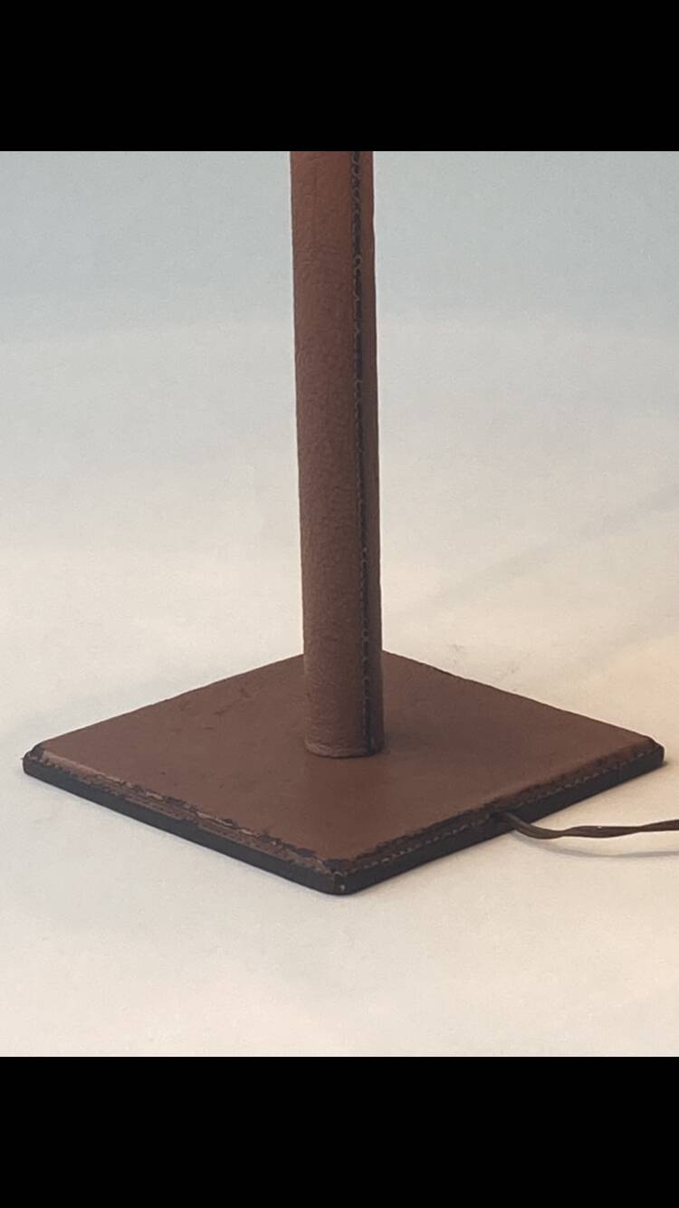 Lampe en cuir piqué sellier 1950 vintage