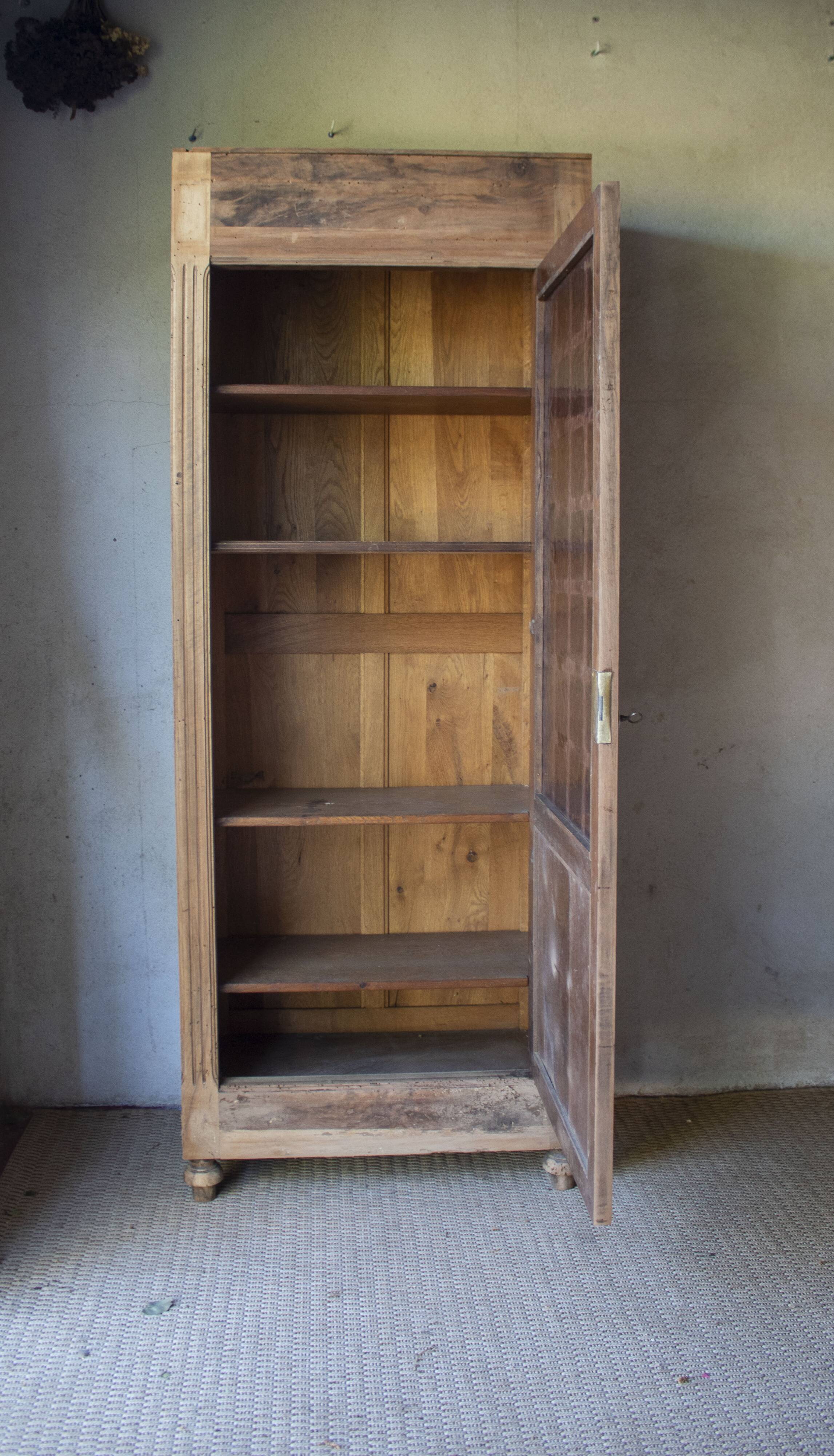 Glass-fronted cabinet from 1915, solid wood.