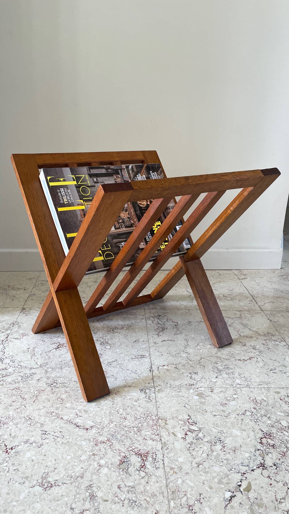 Vintage design geometric magazine rack
