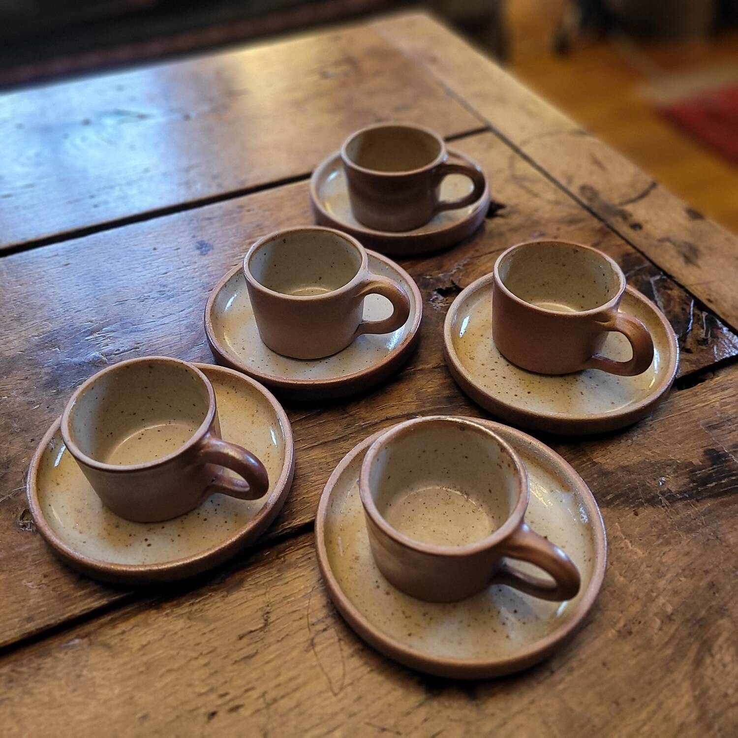 Service of 5 cups and saucers in brown stoneware – 1970s–1980s