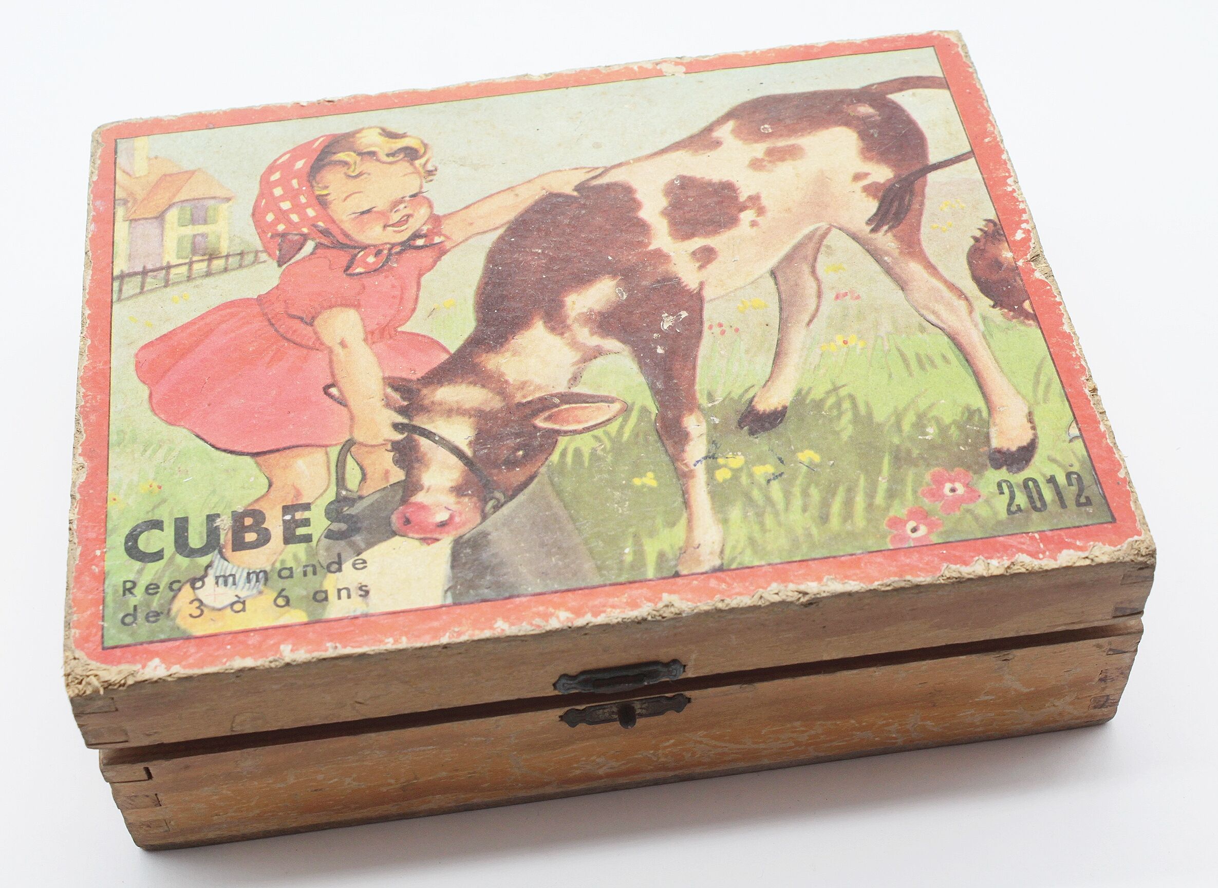 Old box cubes children