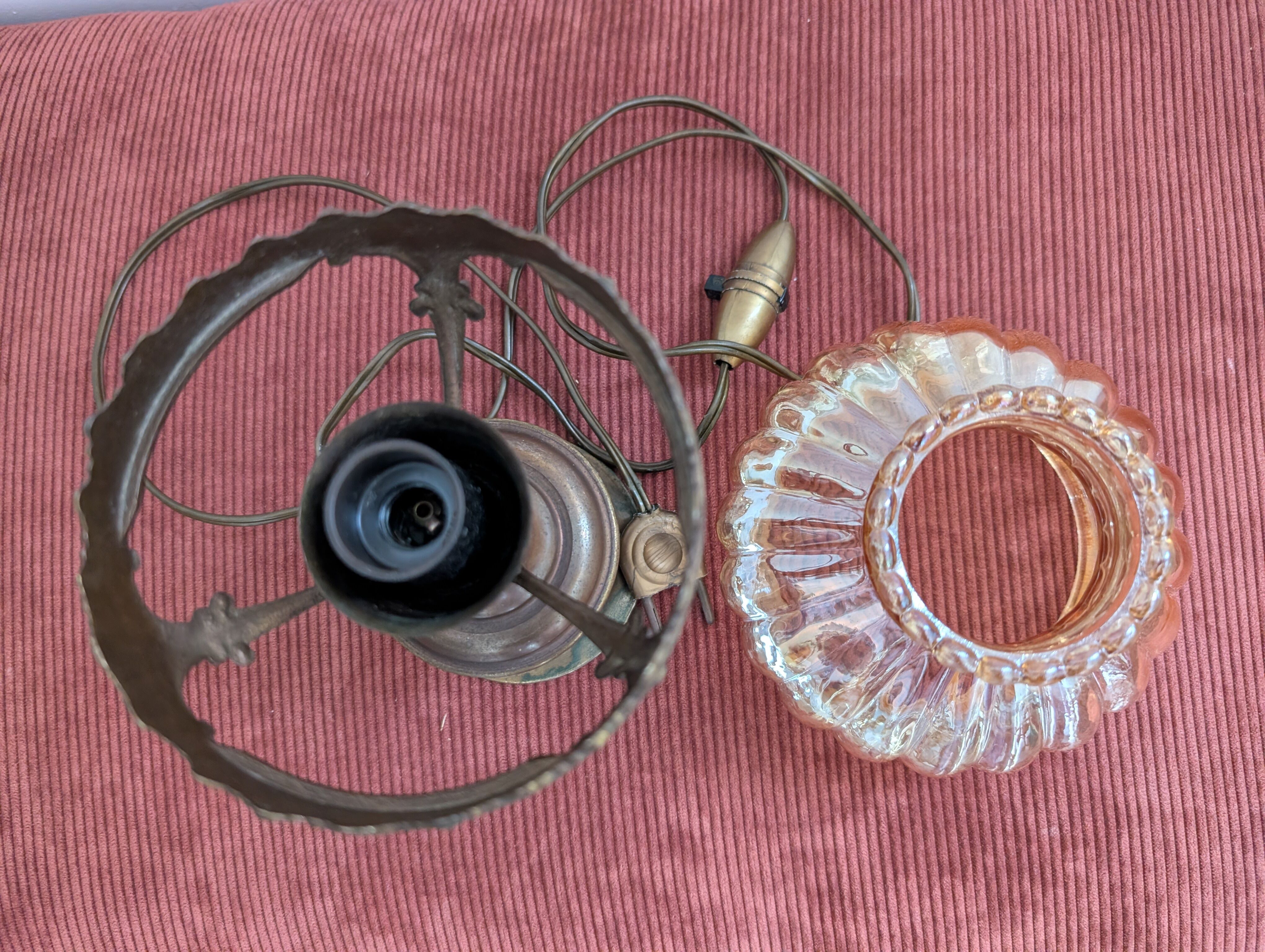 Vintage lamp in brass and amber glass