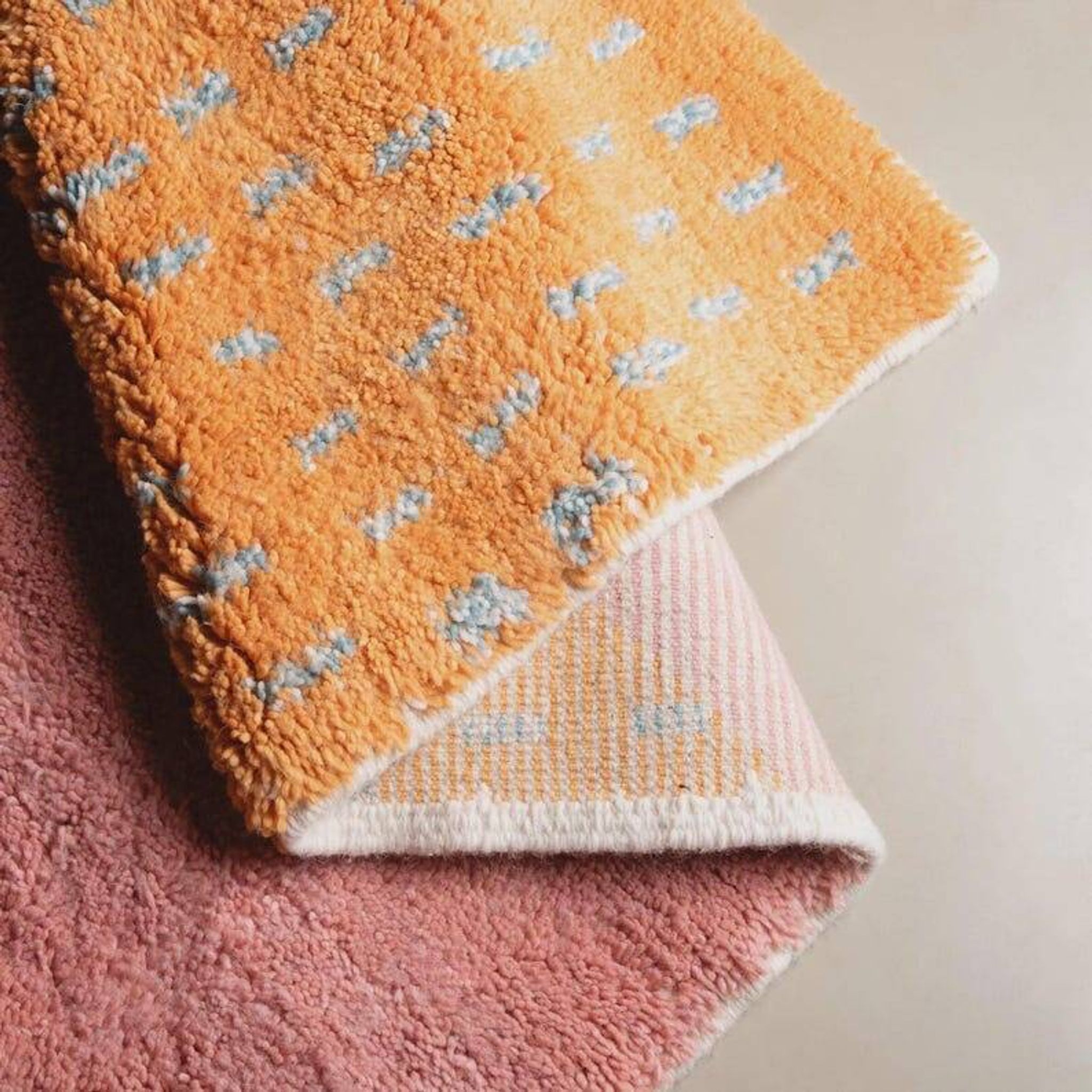 Handmade traditional pure wool rug 2/3 m