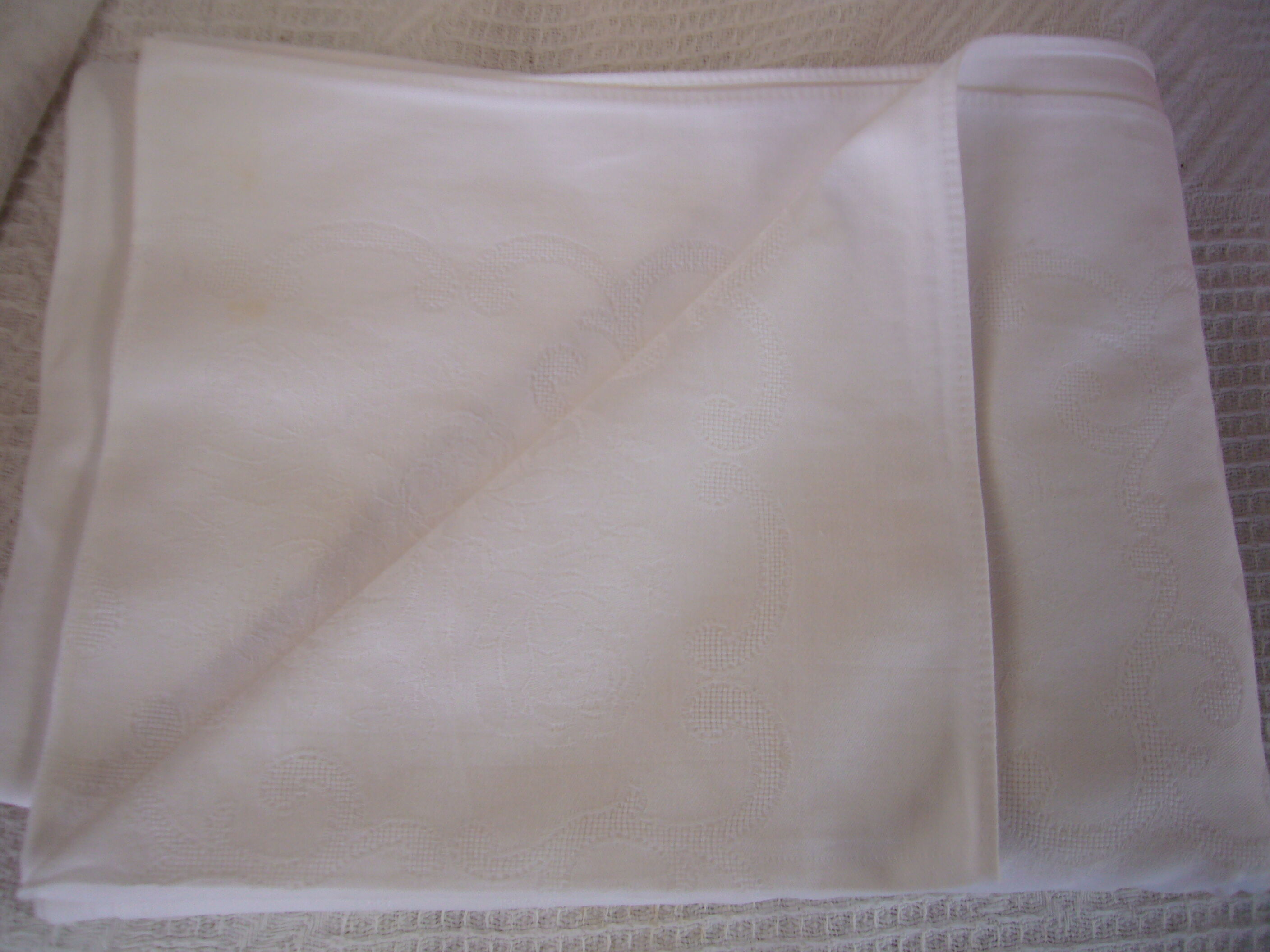 White damask cotton table 120 x 270cm