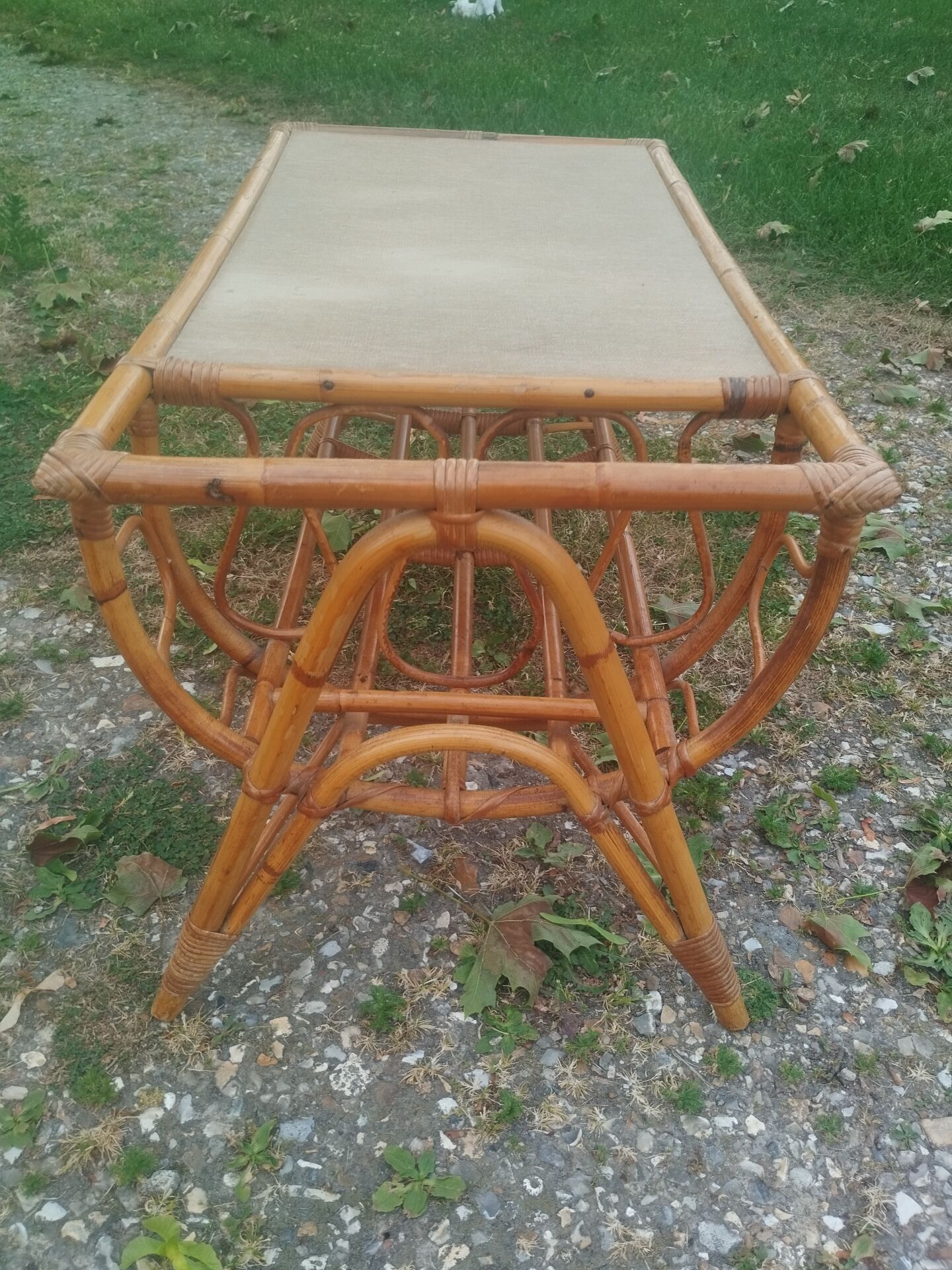 Table basse ancien en rotin vintage