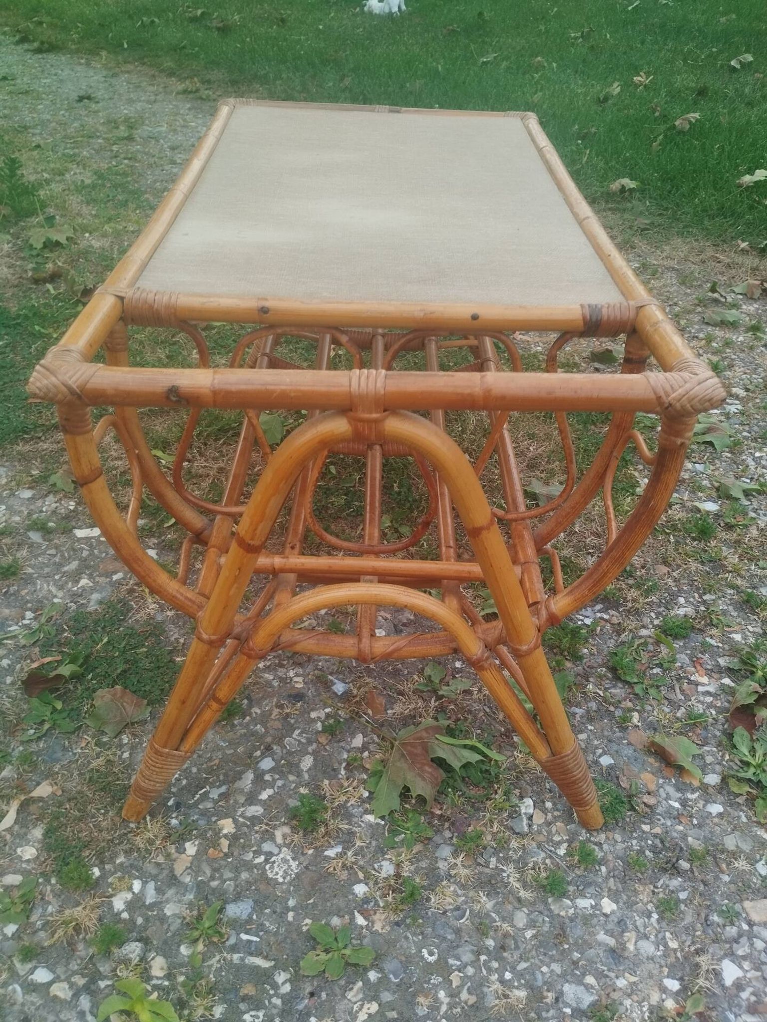 Table basse ancien en rotin vintage