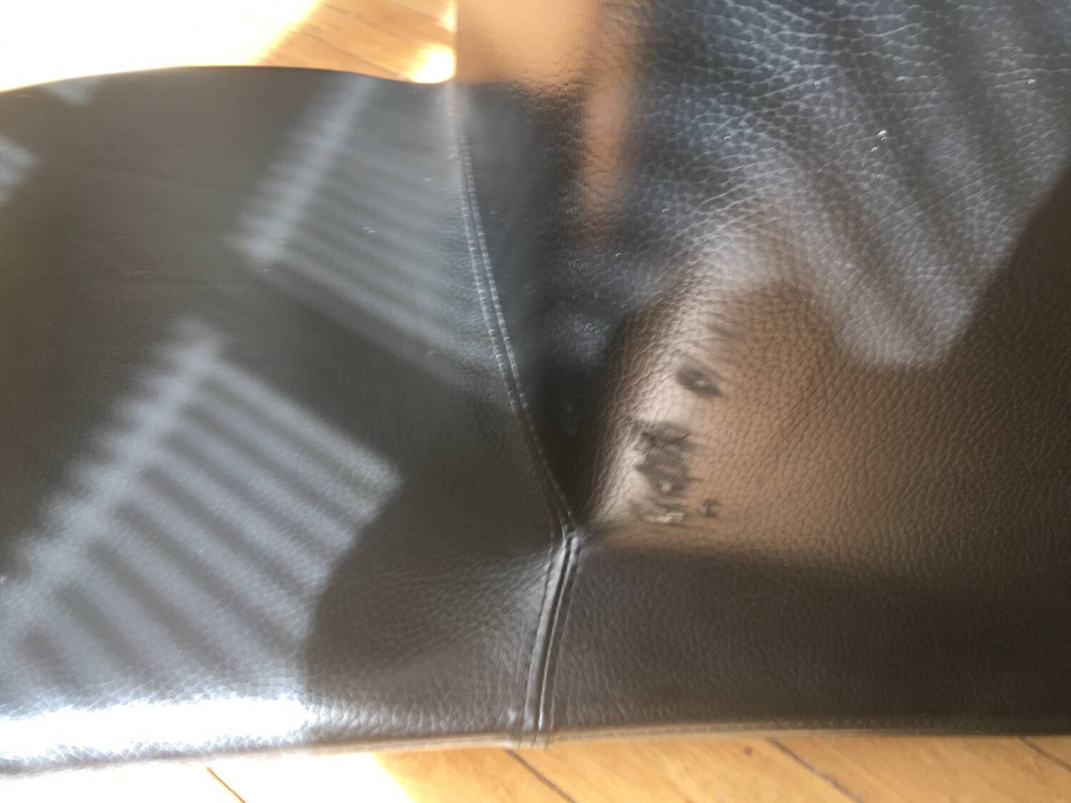 "glove" chair molteni & co. / black leather