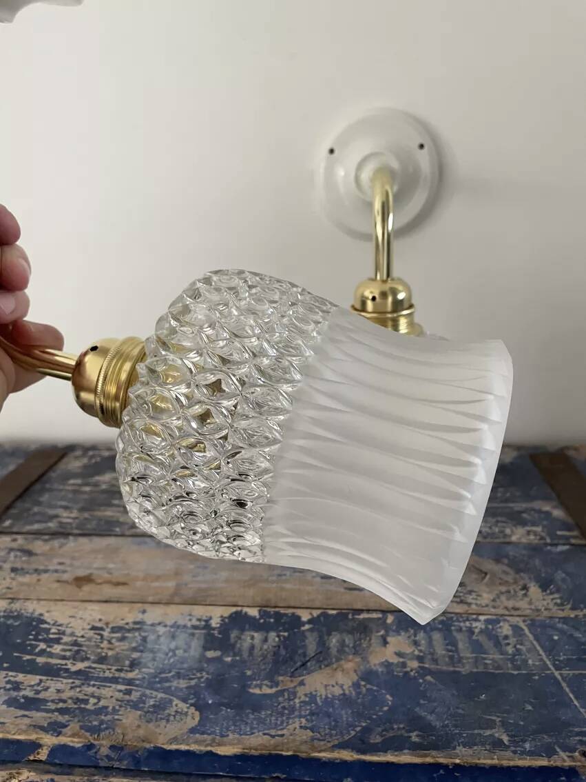 Paire d’appliques vintage en verre ciselé