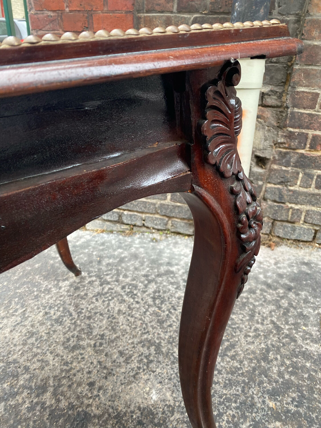 Office in wood and leather