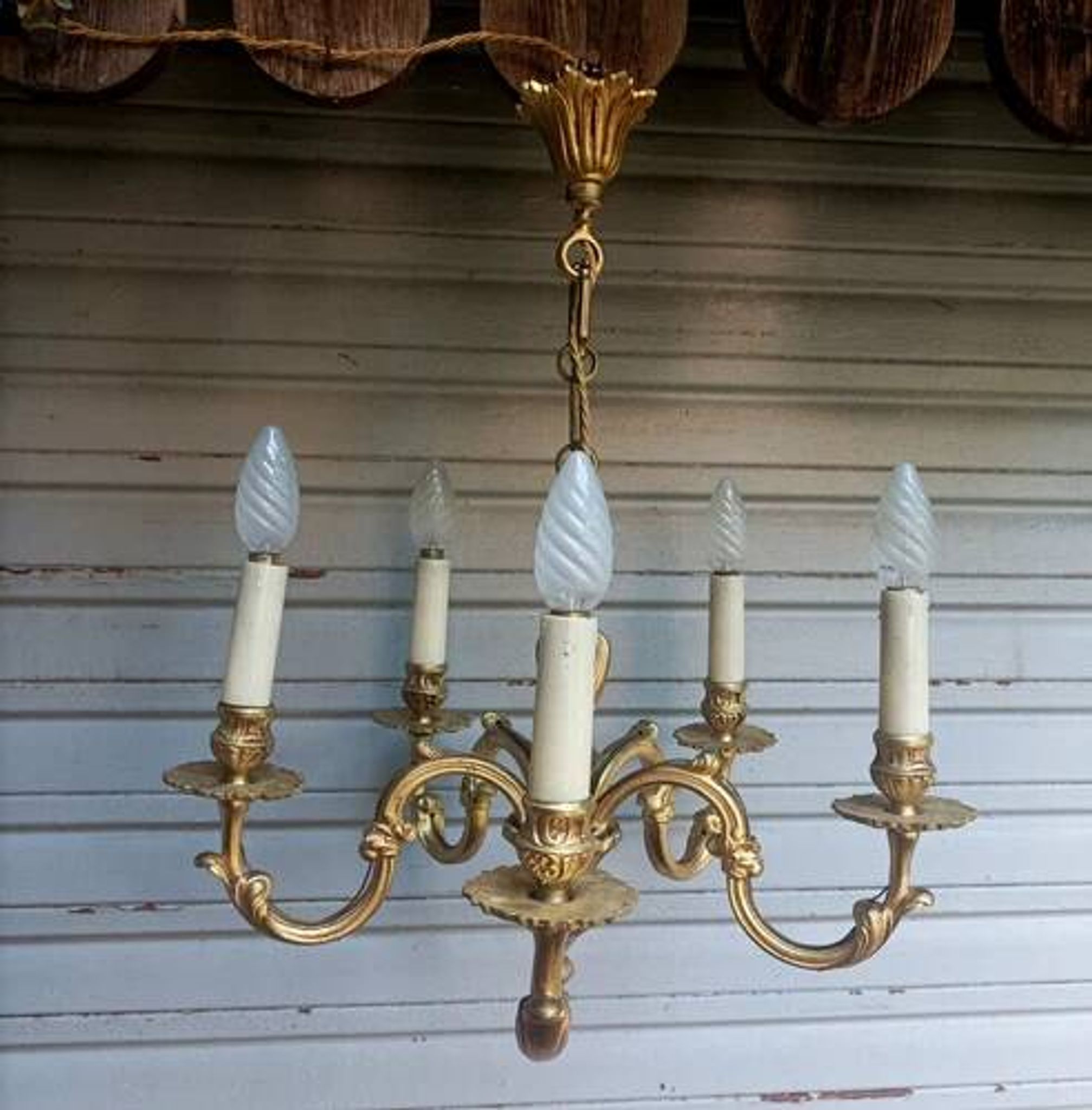 Antique gilded bronze chandelier in Louis XVI style, 5 lights, in working condition.