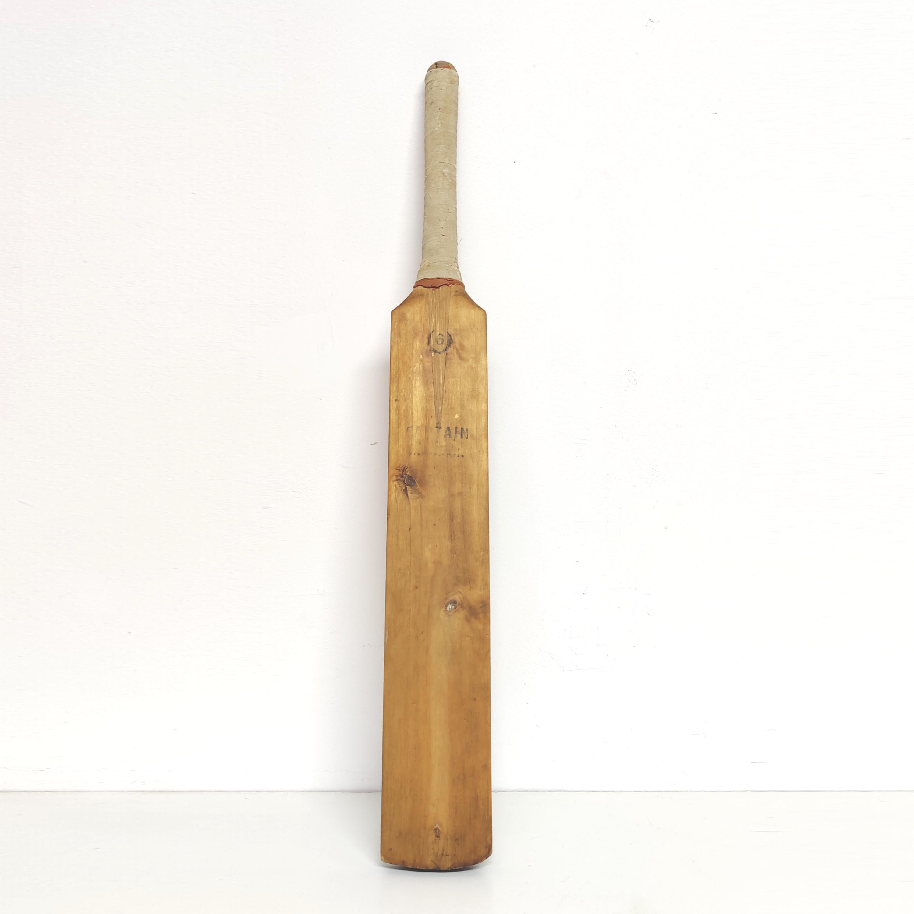 Batte de cricket vintage en bois