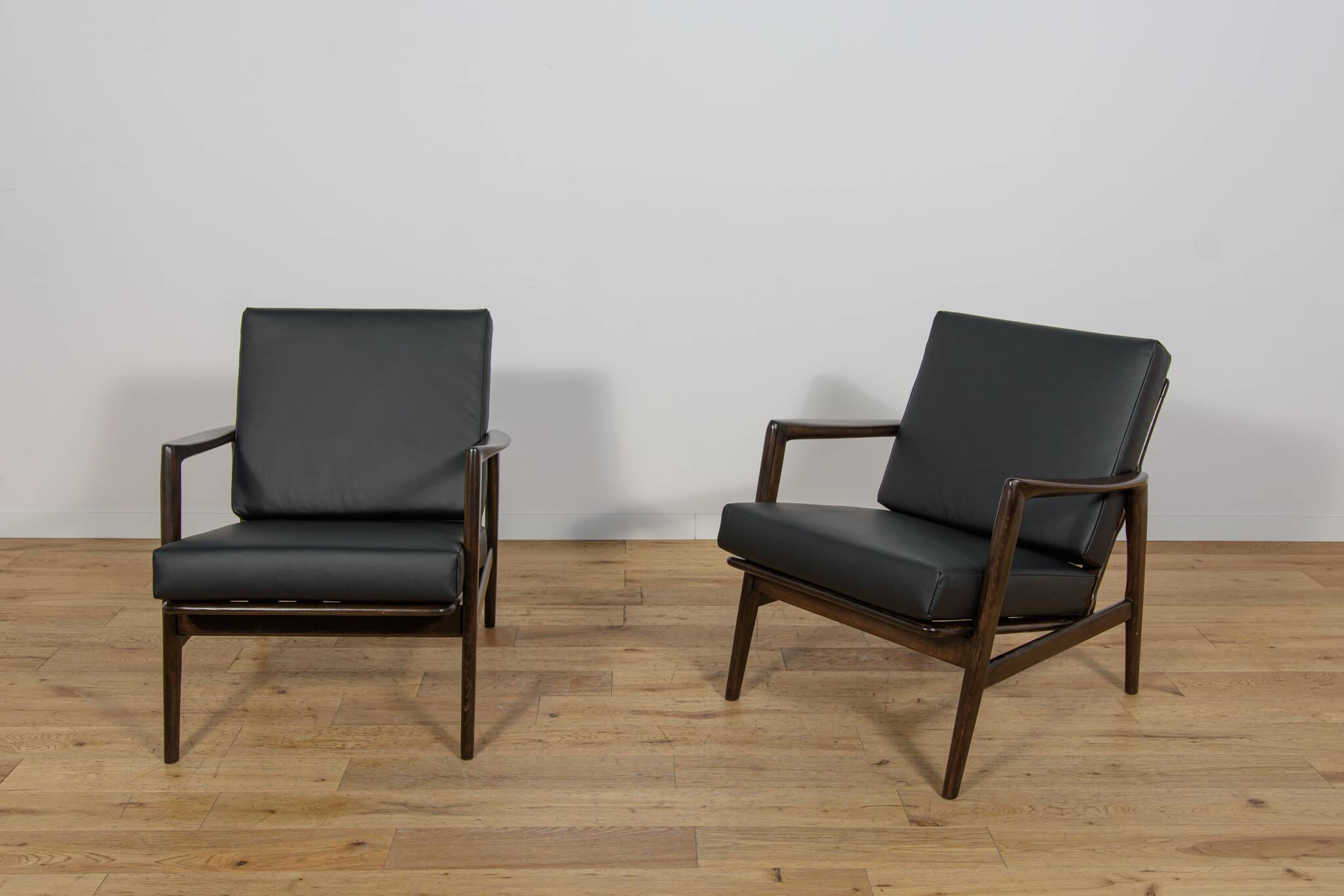 Model 300-139 Armchairs from Swarzędz Furniture Factory, Poland, 1960s, Set