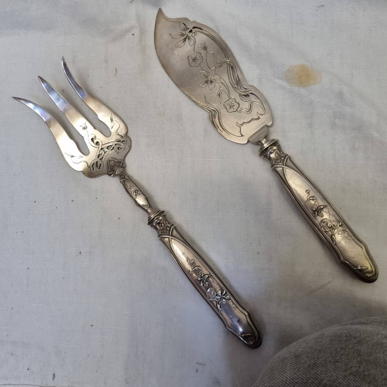 Silver fish serving cutlery