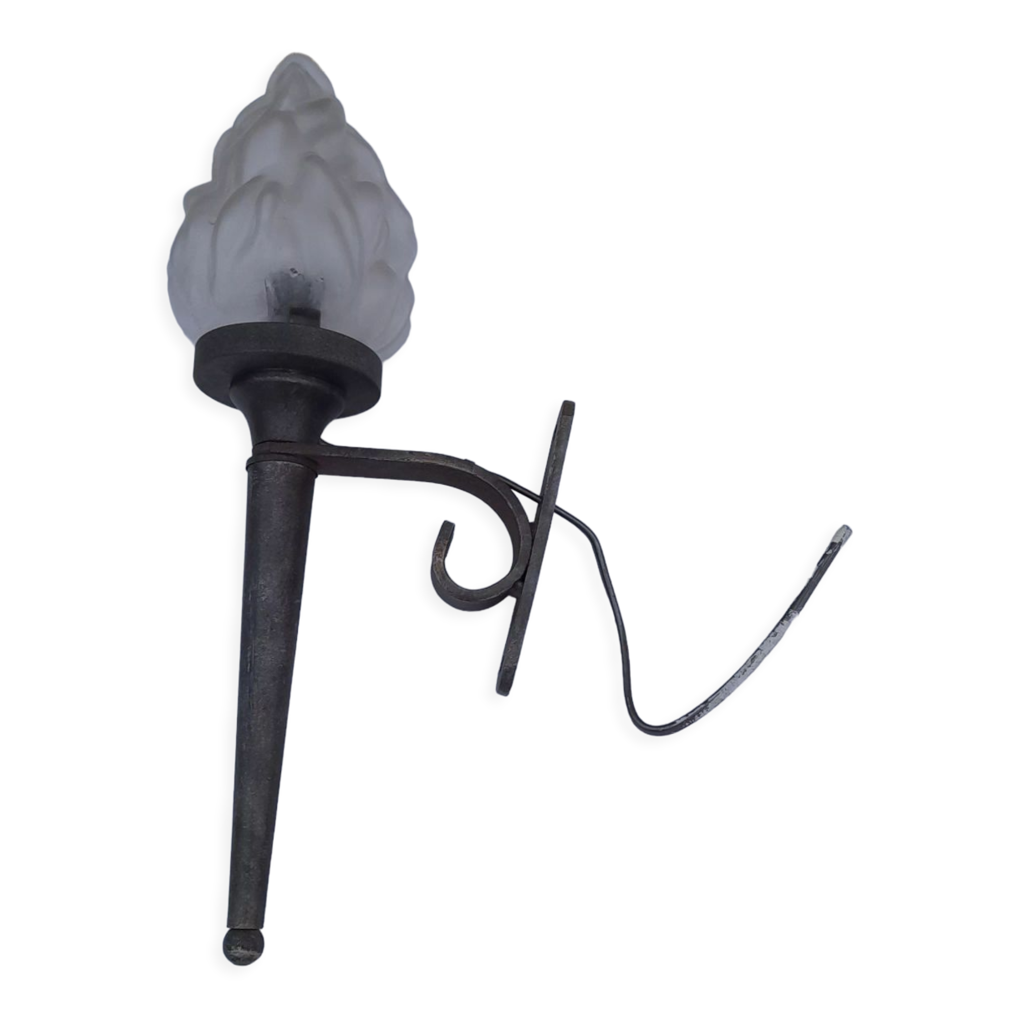 Metal wall lamp with flare