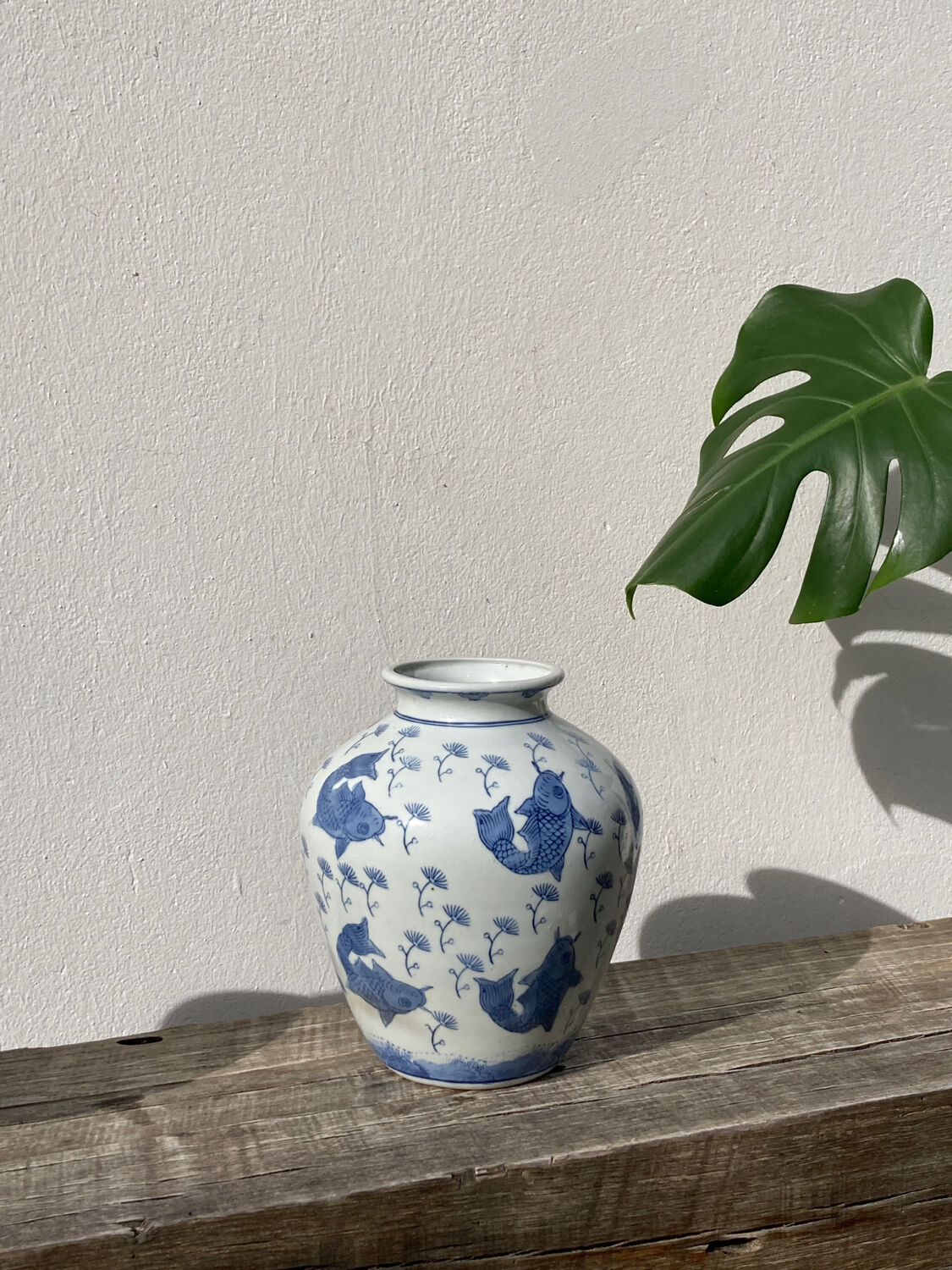 Chinese blue and white fish vase