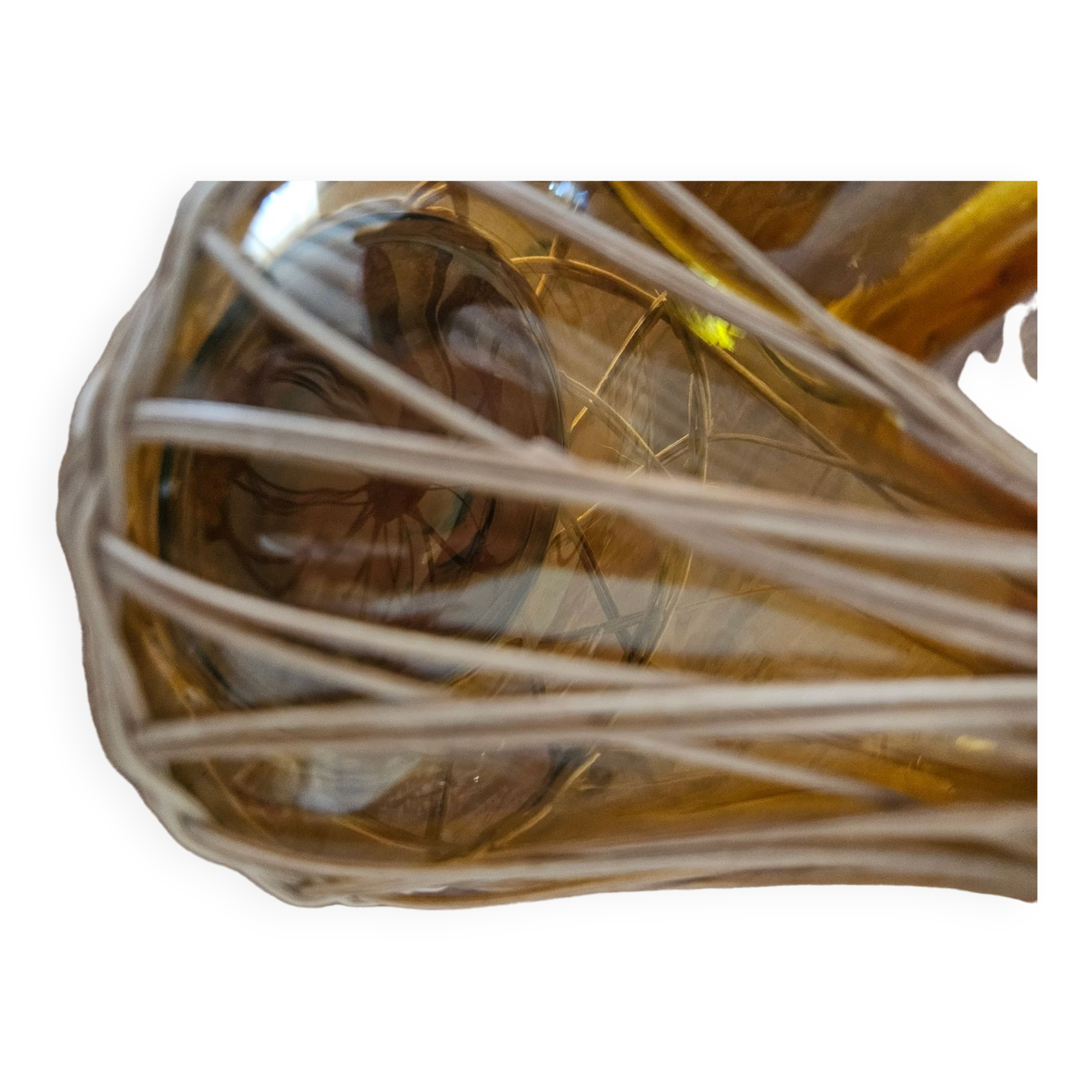 Catalan bottle in amber glass and wicker