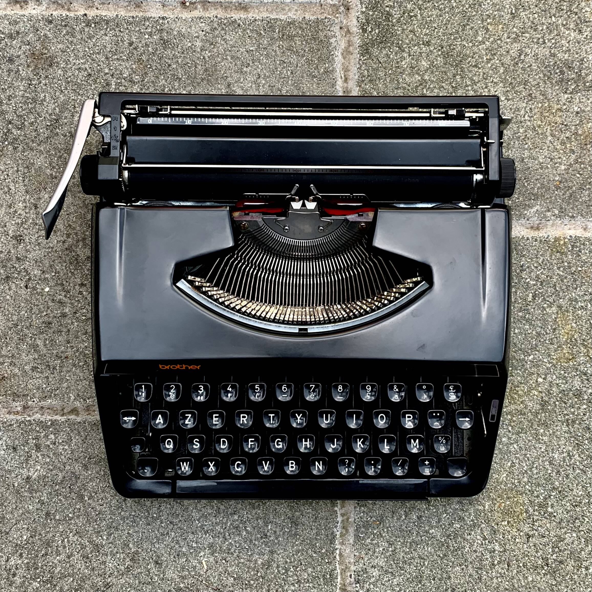 Old Brother 220 Deluxe mechanical typewriter - Made in Japan