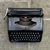 Old Brother 220 Deluxe mechanical typewriter - Made in Japan