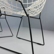 Set of two Diamond chair by Harry Bertoia in white & black metal. 1960s