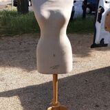 Stitching bust on foot half XXth