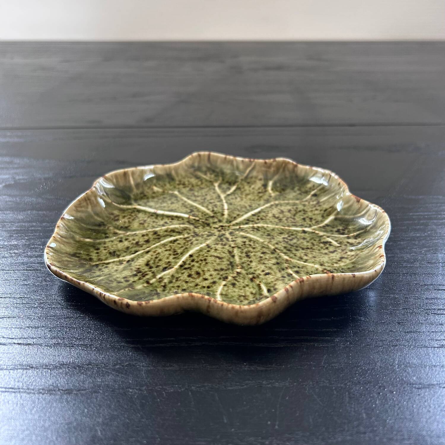 Water lily dish