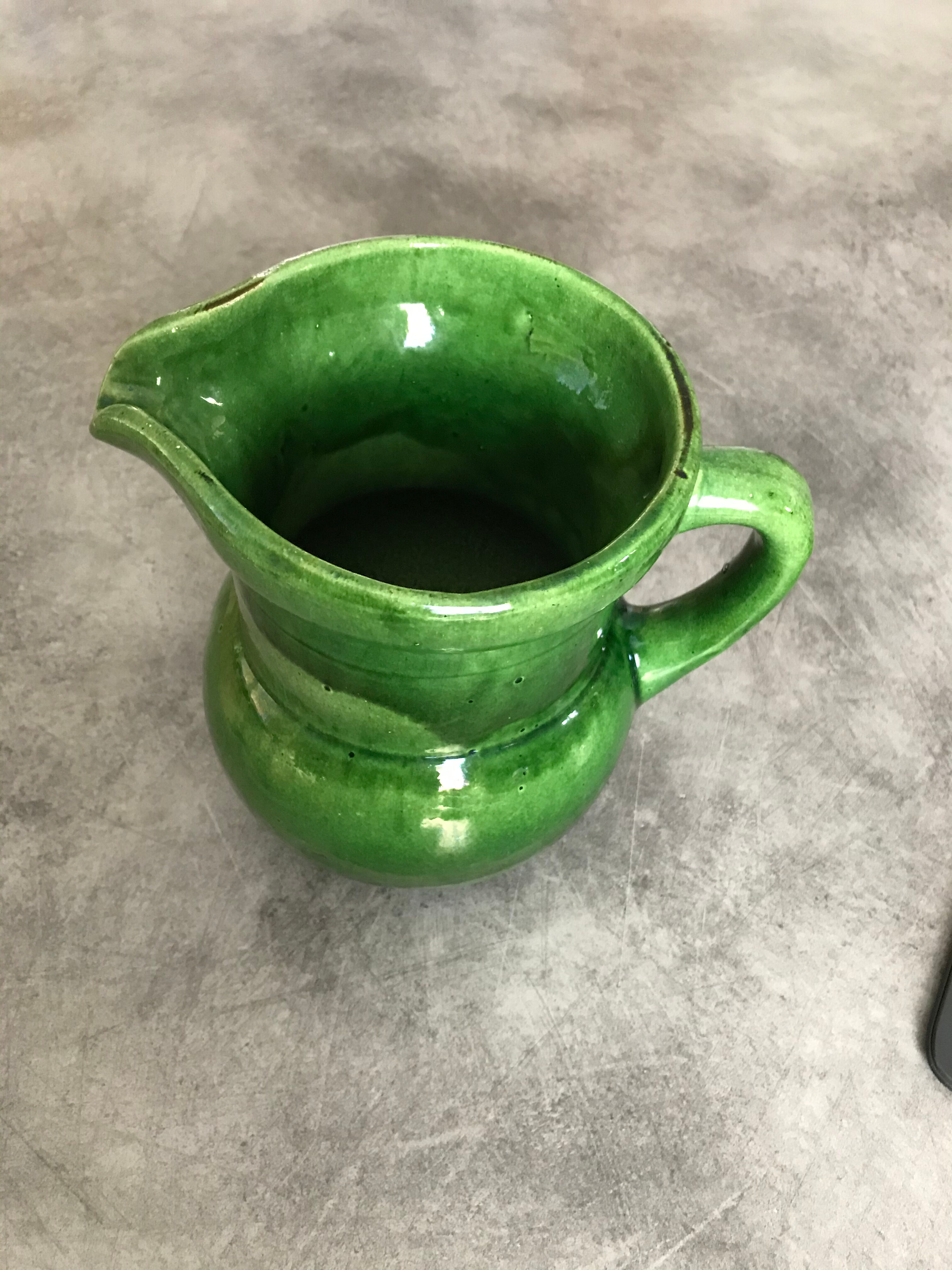 Pichet in vintage in terre cuite varnished shades of green