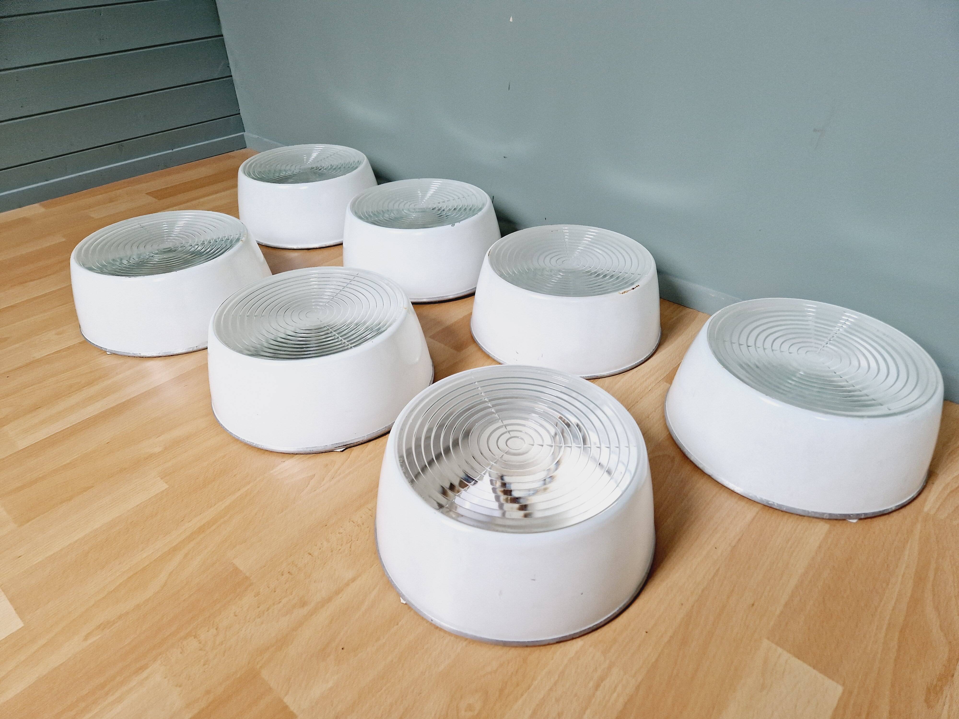 Plafonnier industriel Holophane en verre opaline blanc et transparent (7 disponibles)