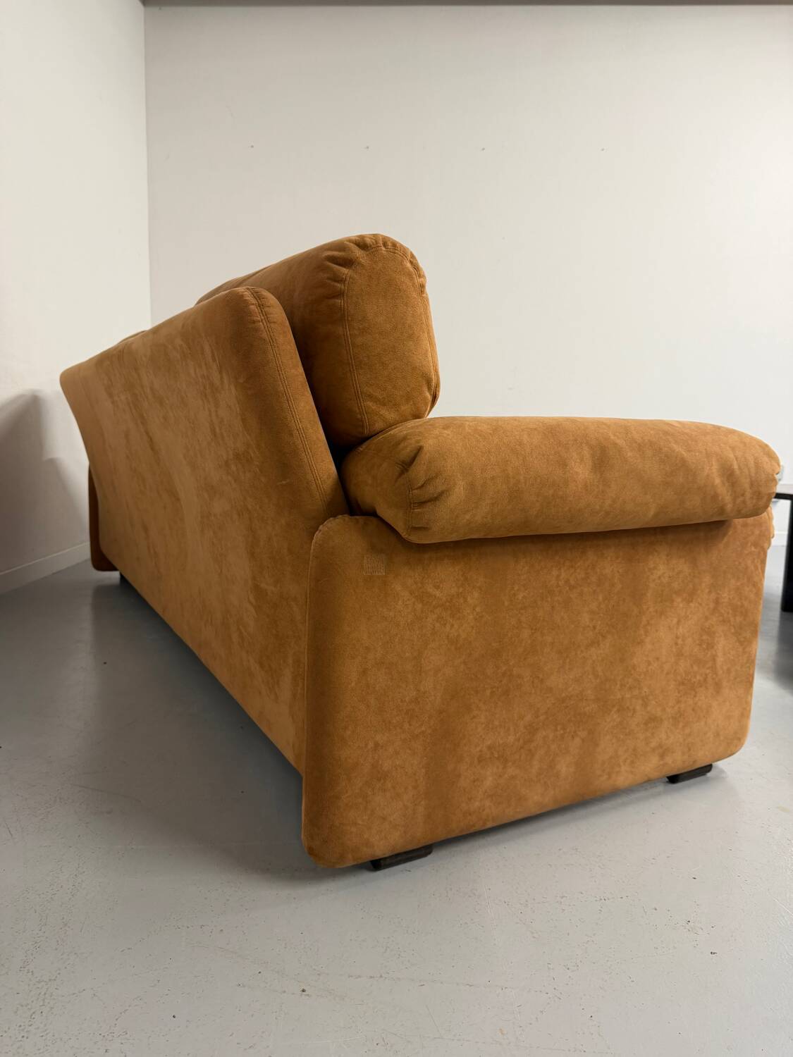 Three-seater alcantara canapé design by Tobia Scarpa for BB ITALIA vintage.