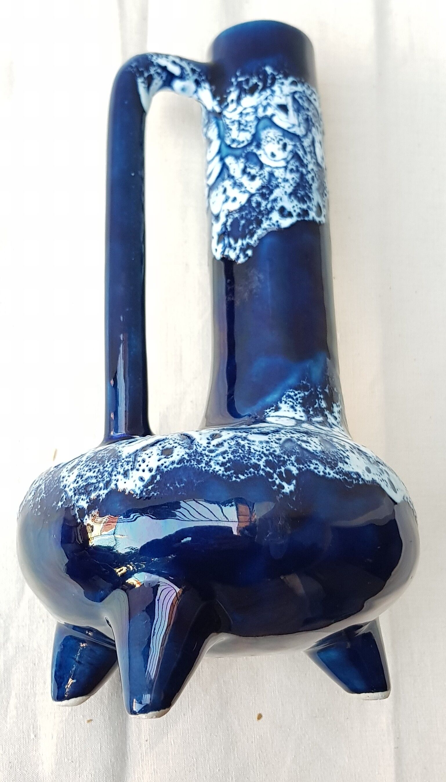 Tripod blue ceramic vase 60