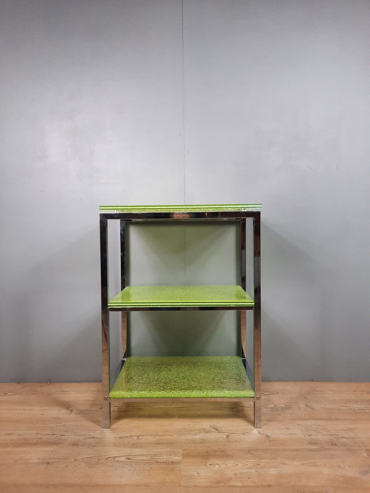 Shelf cabinet in broken tempered glass and metal