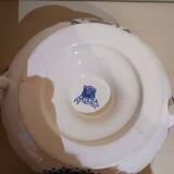 Old soup tureen, in Gien earthenware.
