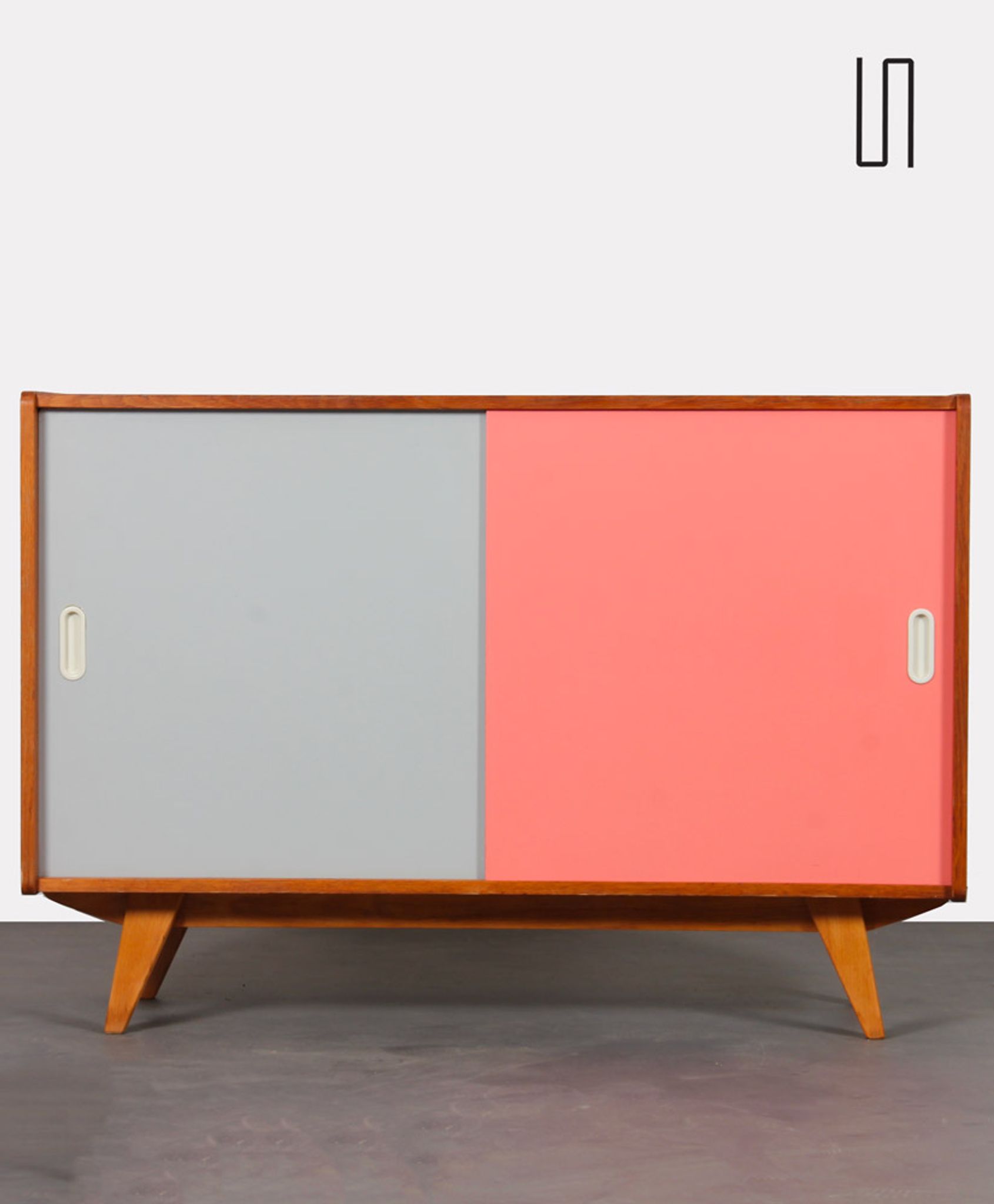 Buffet rose et blanche par Jiri Jiroutek, modèle U-452 vers 1960