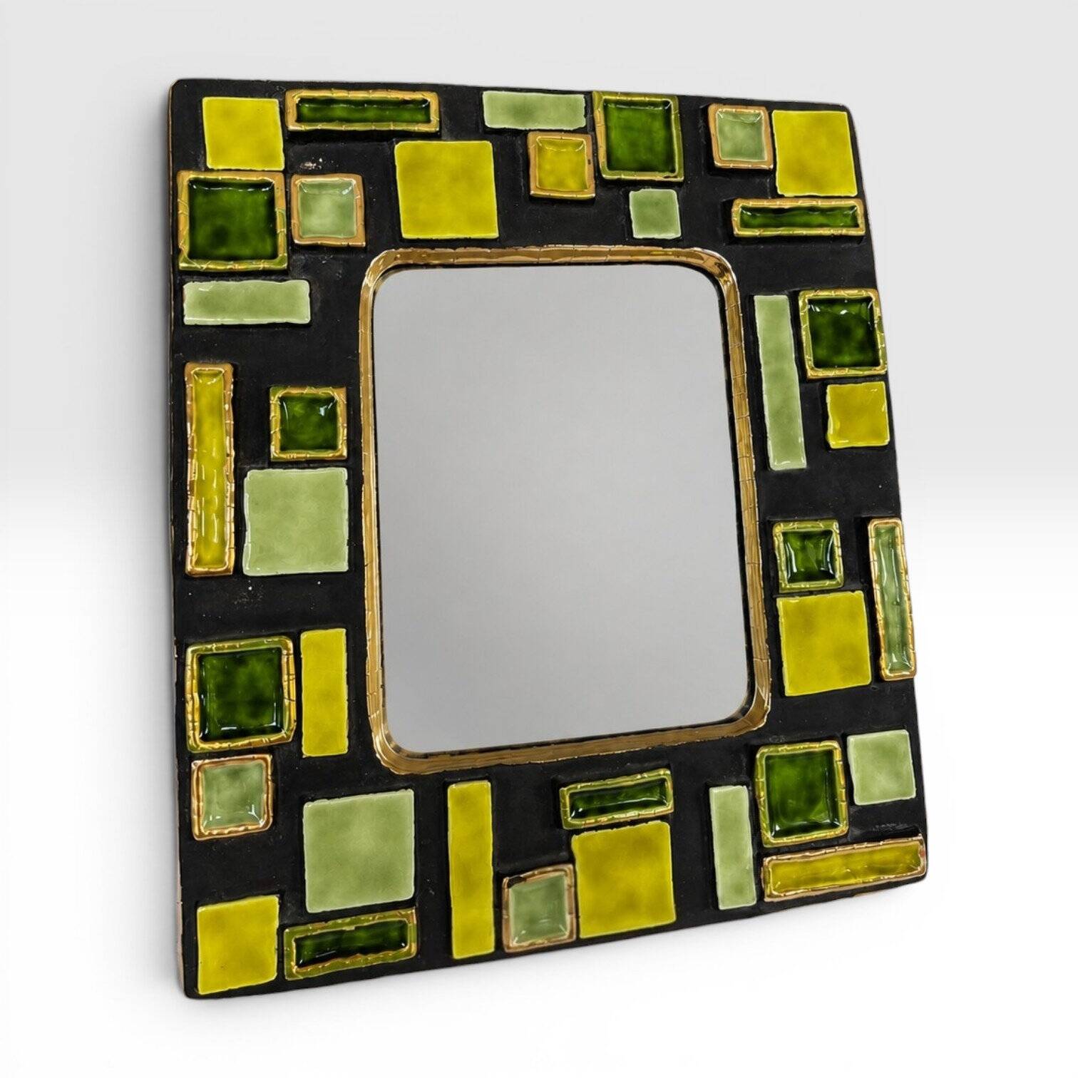 Mithé Espelt, miroir mural à cabochons géométriques