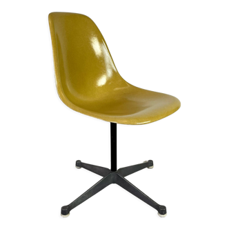 Eames Herman Miller PSC swivel base office chair in light ochre