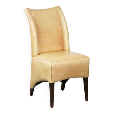 Chaise de salle à manger/chaise d'appoint/chaise de bureau en cuir de vache avec un siège confortable et un dossier haut.