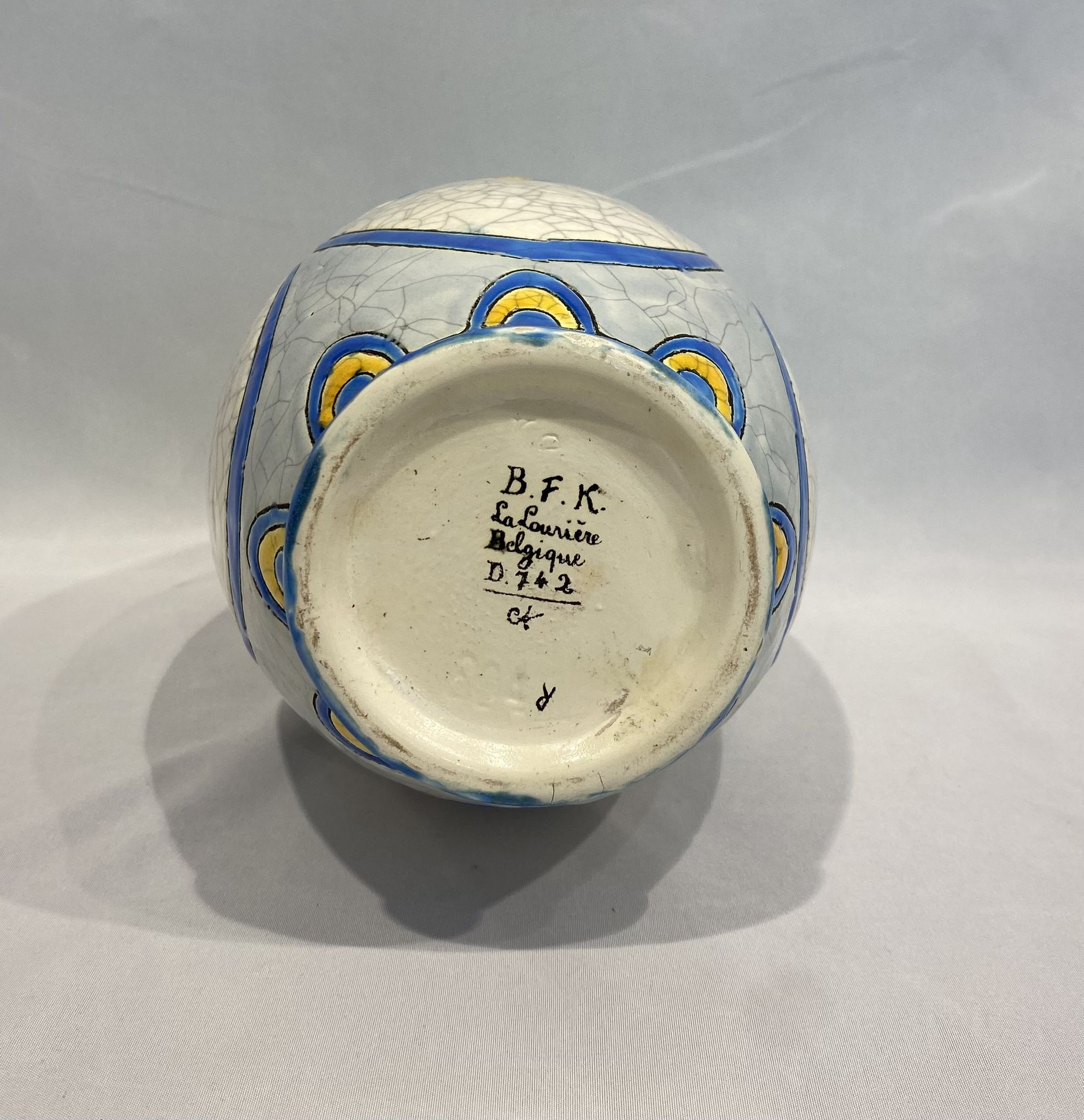 Rare ART DECO vase with polychrome butterfly decoration.signed Boch Frères Keramis (BFK)La Louvière Belgiq