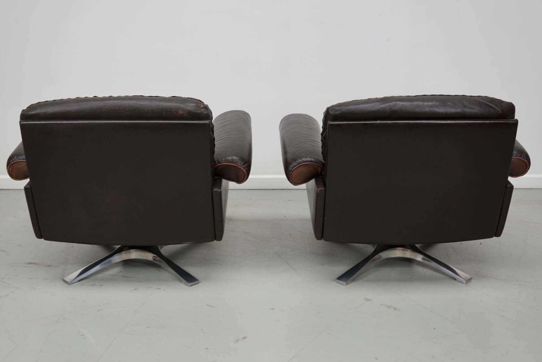 Pair of Vintage De Sede DS-31 Swivel Armchairs in Brown Leather